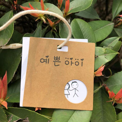 Quà tặng thân thiện với môi trường Giấy bìa Kraft Cá nhân hóa Thẻ treo CMYK 4C