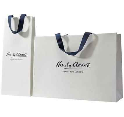 Hàng may mặc tùy chỉnh FSC Túi giấy có thể in mờ Màu trắng Màu đen